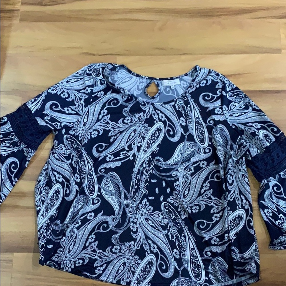 Fringe benifit top size 3x navy white
